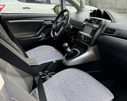 Сірий Тойота Версо, об'ємом двигуна 0 л та пробігом 217 тис. км за 11000 $, фото 3 на Automoto.ua