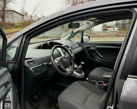 Сірий Тойота Версо, об'ємом двигуна 1.6 л та пробігом 183 тис. км за 10200 $, фото 18 на Automoto.ua