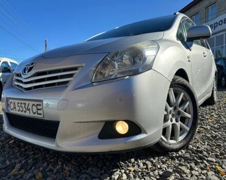 Серый Тойота Версо, объемом двигателя 2.2 л и пробегом 265 тыс. км за 8950 $, фото 1 на Automoto.ua