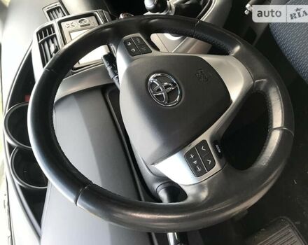 Серый Тойота Версо, объемом двигателя 2 л и пробегом 168 тыс. км за 11650 $, фото 13 на Automoto.ua