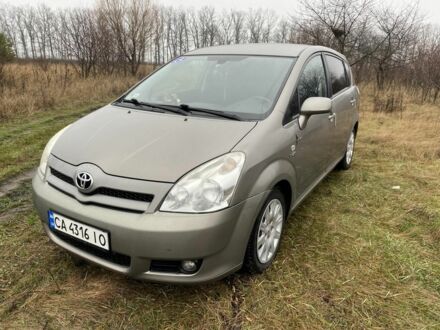 Сірий Тойота Версо, об'ємом двигуна 2.2 л та пробігом 277 тис. км за 6800 $, фото 1 на Automoto.ua