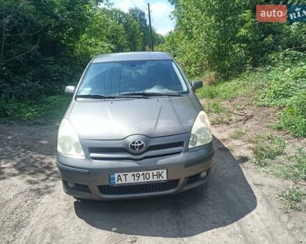 Серый Тойота Версо, объемом двигателя 2 л и пробегом 340 тыс. км за 4500 $, фото 1 на Automoto.ua