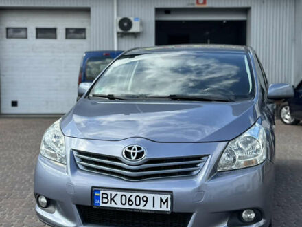 Серый Тойота Версо, объемом двигателя 2 л и пробегом 278 тыс. км за 9499 $, фото 1 на Automoto.ua