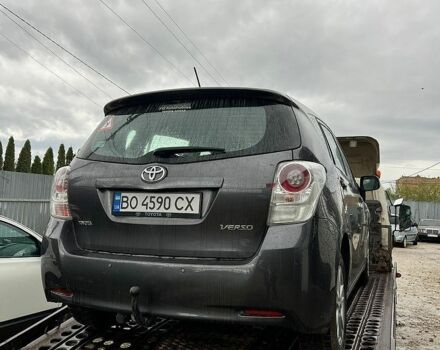 Серый Тойота Версо, объемом двигателя 2 л и пробегом 175 тыс. км за 3000 $, фото 1 на Automoto.ua