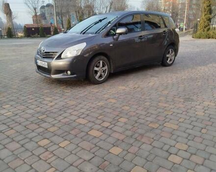 Серый Тойота Версо, объемом двигателя 1.8 л и пробегом 277 тыс. км за 9450 $, фото 1 на Automoto.ua