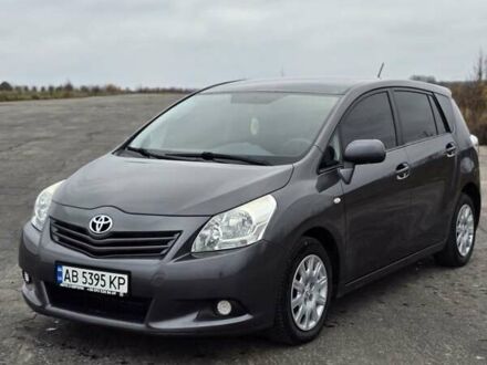 Серый Тойота Версо, объемом двигателя 1.8 л и пробегом 238 тыс. км за 10800 $, фото 1 на Automoto.ua