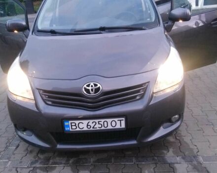Сірий Тойота Версо, об'ємом двигуна 2 л та пробігом 370 тис. км за 6900 $, фото 1 на Automoto.ua