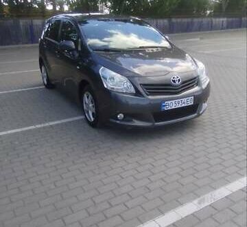Тойота Версо 2010 в Тернополе на Automoto.ua Серый Тойота Версо, объемом двигателя 1.8 л и пробегом 235 тыс. км за 9999 $, фото 1 на Automoto.ua