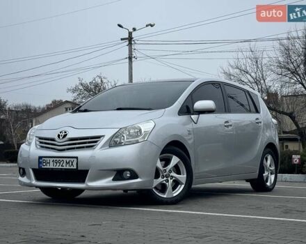 Сірий Тойота Версо, об'ємом двигуна 2.23 л та пробігом 175 тис. км за 9700 $, фото 1 на Automoto.ua