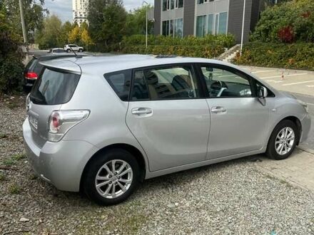 Серый Тойота Версо, объемом двигателя 2 л и пробегом 270 тыс. км за 8600 $, фото 1 на Automoto.ua