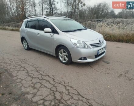 Серый Тойота Версо, объемом двигателя 2 л и пробегом 195 тыс. км за 8450 $, фото 1 на Automoto.ua