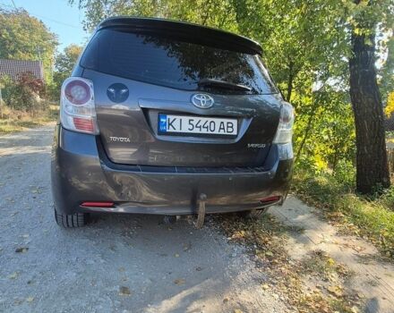 Серый Тойота Версо, объемом двигателя 2 л и пробегом 350 тыс. км за 6500 $, фото 1 на Automoto.ua