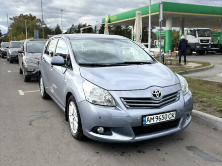 Тойота Версо 2011 в Киеве на Automoto.ua Серый Тойота Версо, объемом двигателя 2.2 л и пробегом 338 тыс. км за 7599 $, фото 1 на Automoto.ua