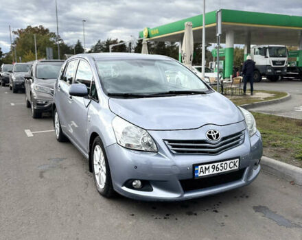 Сірий Тойота Версо, об'ємом двигуна 2.2 л та пробігом 338 тис. км за 7599 $, фото 1 на Automoto.ua