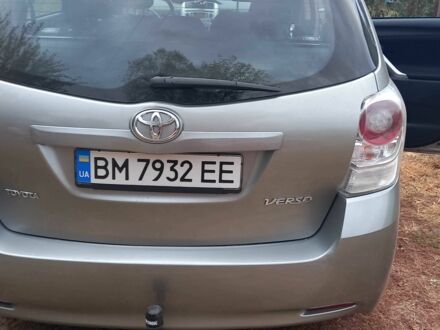 Серый Тойота Версо, объемом двигателя 2 л и пробегом 210 тыс. км за 7800 $, фото 1 на Automoto.ua
