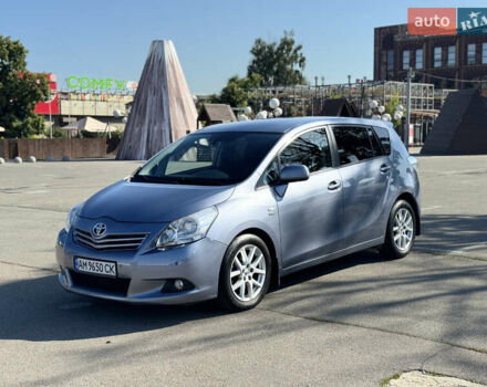Серый Тойота Версо, объемом двигателя 2.2 л и пробегом 338 тыс. км за 7500 $, фото 1 на Automoto.ua