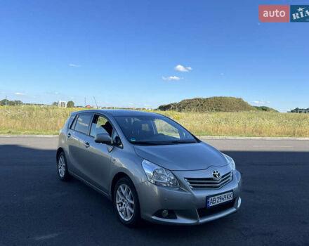 Серый Тойота Версо, объемом двигателя 2.2 л и пробегом 167 тыс. км за 10700 $, фото 1 на Automoto.ua