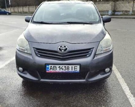 Серый Тойота Версо, объемом двигателя 1.8 л и пробегом 244 тыс. км за 11000 $, фото 1 на Automoto.ua