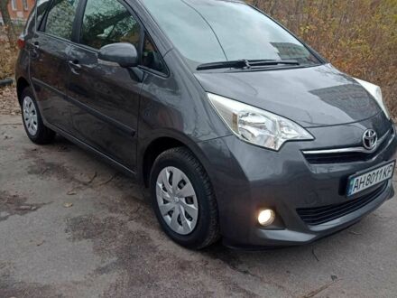 Серый Тойота Версо, объемом двигателя 1.4 л и пробегом 111 тыс. км за 8500 $, фото 1 на Automoto.ua