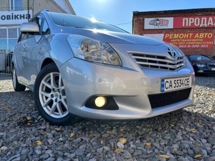 Серый Тойота Версо, объемом двигателя 2.2 л и пробегом 265 тыс. км за 8950 $, фото 1 на Automoto.ua