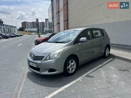 Серый Тойота Версо, объемом двигателя 2 л и пробегом 256 тыс. км за 6499 $, фото 1 на Automoto.ua