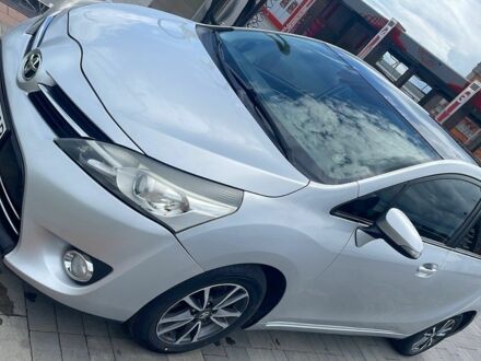 Серый Тойота Версо, объемом двигателя 1.6 л и пробегом 203 тыс. км за 10000 $, фото 1 на Automoto.ua