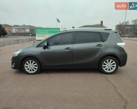 Сірий Тойота Версо, об'ємом двигуна 1.6 л та пробігом 253 тис. км за 12800 $, фото 1 на Automoto.ua