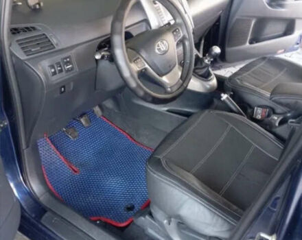 Синий Тойота Версо, объемом двигателя 2.2 л и пробегом 250 тыс. км за 8000 $, фото 4 на Automoto.ua