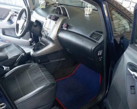 Синий Тойота Версо, объемом двигателя 2.2 л и пробегом 250 тыс. км за 8000 $, фото 5 на Automoto.ua