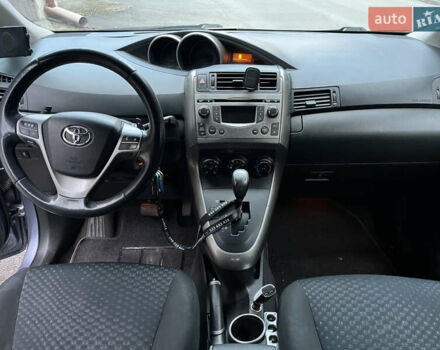 Синий Тойота Версо, объемом двигателя 2.23 л и пробегом 260 тыс. км за 9341 $, фото 3 на Automoto.ua