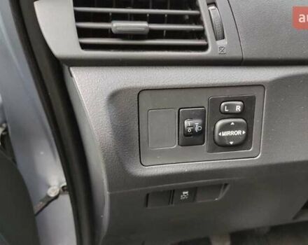 Синій Тойота Версо, об'ємом двигуна 2 л та пробігом 231 тис. км за 9200 $, фото 4 на Automoto.ua