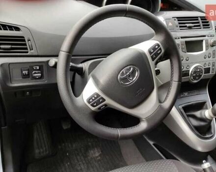 Синій Тойота Версо, об'ємом двигуна 2 л та пробігом 231 тис. км за 9200 $, фото 5 на Automoto.ua