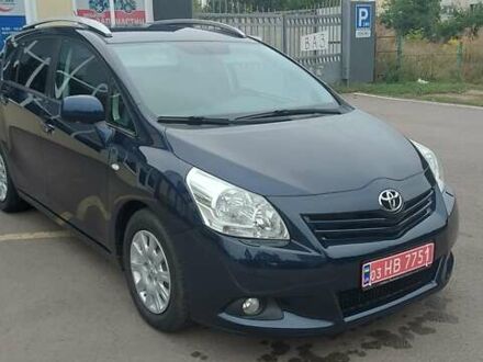 Синий Тойота Версо, объемом двигателя 2 л и пробегом 200 тыс. км за 8200 $, фото 1 на Automoto.ua