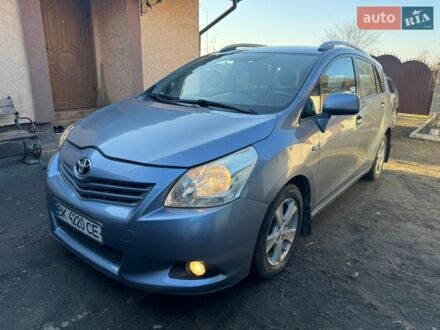 Синий Тойота Версо, объемом двигателя 2 л и пробегом 227 тыс. км за 6800 $, фото 1 на Automoto.ua