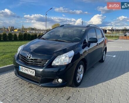 Синий Тойота Версо, объемом двигателя 2 л и пробегом 265 тыс. км за 8900 $, фото 1 на Automoto.ua