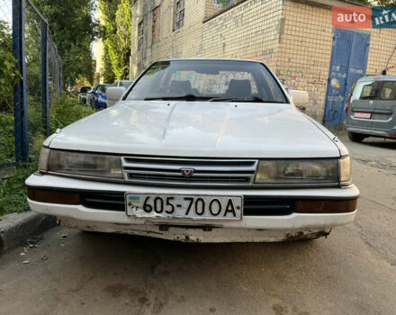 Белый Тойота Виста, объемом двигателя 1.8 л и пробегом 300 тыс. км за 1700 $, фото 1 на Automoto.ua