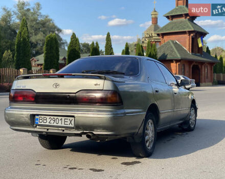 Серый Тойота Виста, объемом двигателя 2 л и пробегом 400 тыс. км за 1800 $, фото 3 на Automoto.ua