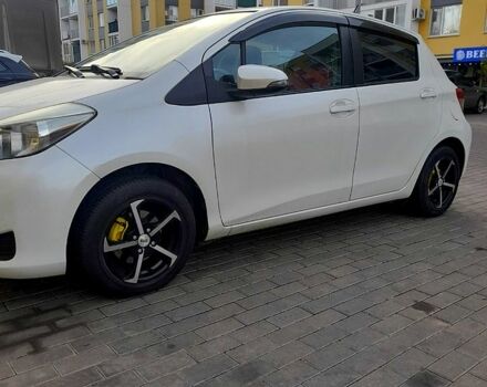 Белый Тойота Витз, объемом двигателя 1 л и пробегом 880 тыс. км за 7200 $, фото 1 на Automoto.ua