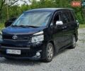 Черный Тойота Вокси, объемом двигателя 2 л и пробегом 299 тыс. км за 14200 $, фото 1 на Automoto.ua