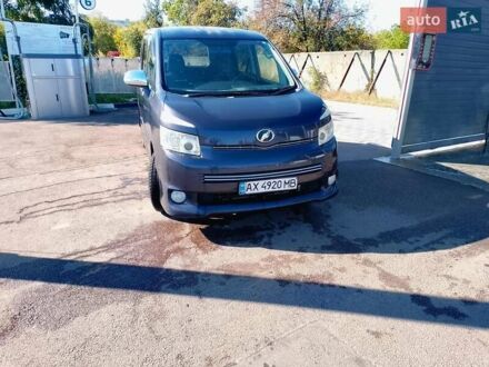 Коричневий Тойота Воксі, об'ємом двигуна 1.8 л та пробігом 251 тис. км за 8200 $, фото 1 на Automoto.ua