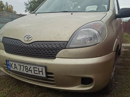 Бежевий Тойота Яріс Версо, об'ємом двигуна 1.3 л та пробігом 495 тис. км за 2500 $, фото 1 на Automoto.ua