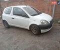 Белый Тойота Ярис, объемом двигателя 1 л и пробегом 350 тыс. км за 2300 $, фото 1 на Automoto.ua