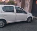 Белый Тойота Ярис, объемом двигателя 1 л и пробегом 240 тыс. км за 3000 $, фото 4 на Automoto.ua