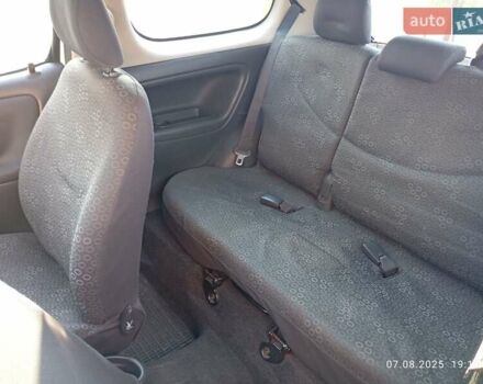 Білий Тойота Яріс, об'ємом двигуна 1 л та пробігом 282 тис. км за 3000 $, фото 14 на Automoto.ua