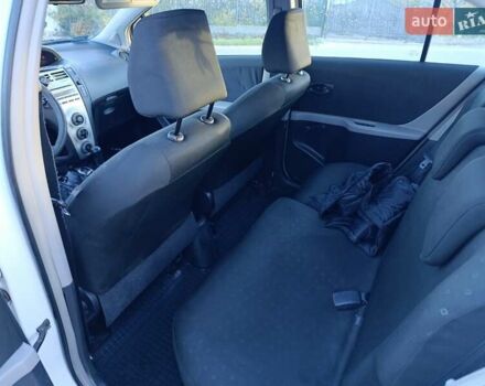 Білий Тойота Яріс, об'ємом двигуна 1.3 л та пробігом 290 тис. км за 5000 $, фото 8 на Automoto.ua