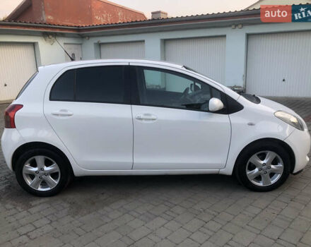 Білий Тойота Яріс, об'ємом двигуна 1.3 л та пробігом 190 тис. км за 6900 $, фото 6 на Automoto.ua