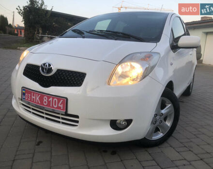 Білий Тойота Яріс, об'ємом двигуна 1.3 л та пробігом 190 тис. км за 6900 $, фото 1 на Automoto.ua