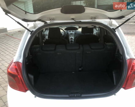 Білий Тойота Яріс, об'ємом двигуна 1.3 л та пробігом 190 тис. км за 6900 $, фото 8 на Automoto.ua