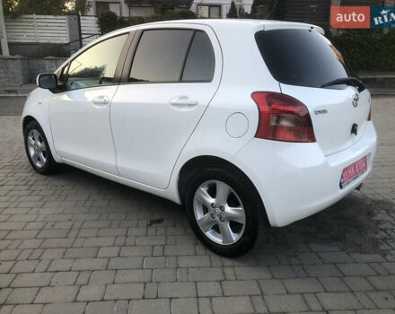 Білий Тойота Яріс, об'ємом двигуна 1.3 л та пробігом 190 тис. км за 6900 $, фото 3 на Automoto.ua
