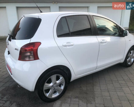 Білий Тойота Яріс, об'ємом двигуна 1.3 л та пробігом 190 тис. км за 6900 $, фото 5 на Automoto.ua